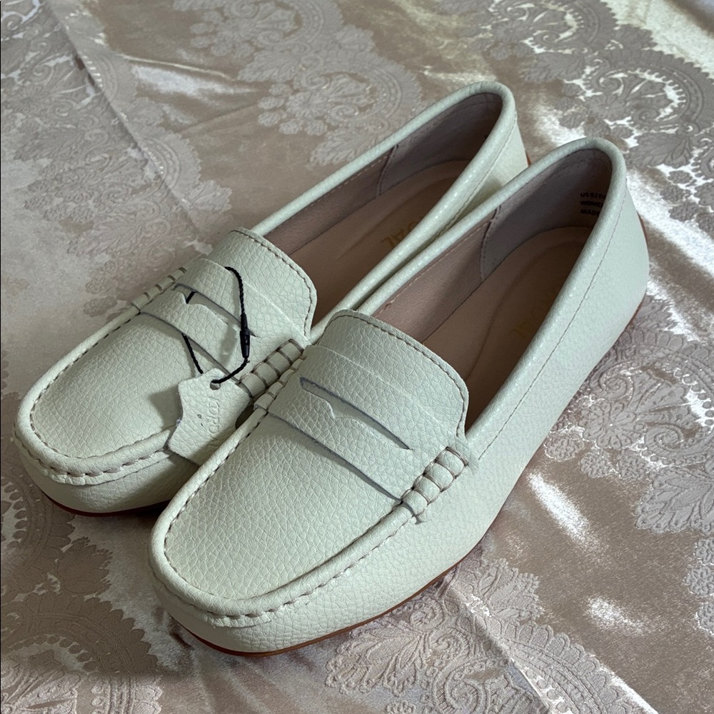 Chic Cream Loafers for Women
